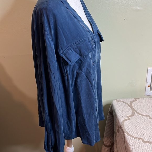 Universal Standard Cooling Stretch Cupro Button-Down Blouse, size large - Picture 5 of 14